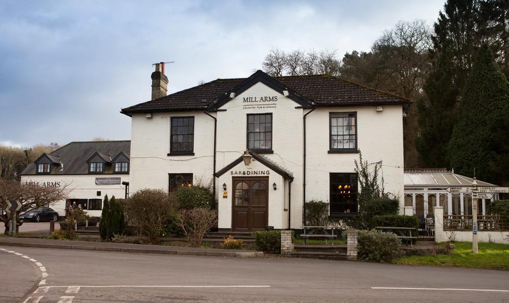 The Mill Arms Hotel รอมซีย์ ภายนอก รูปภาพ